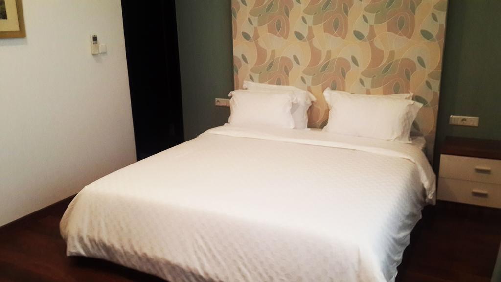 Hotel Dago Teuku Angkasa 14 Bandung Zimmer foto